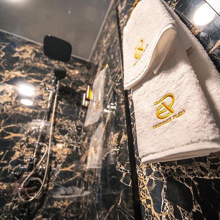 Hotel Residence Plaza Tbilisi Rum bild